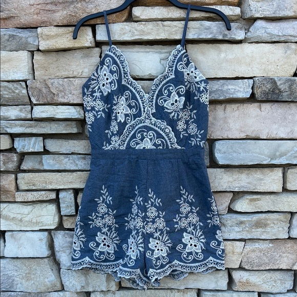 Simple Chambray Eyelet Embroidered Scalloped Romper In Blue Denim Small - Picture 3 of 11